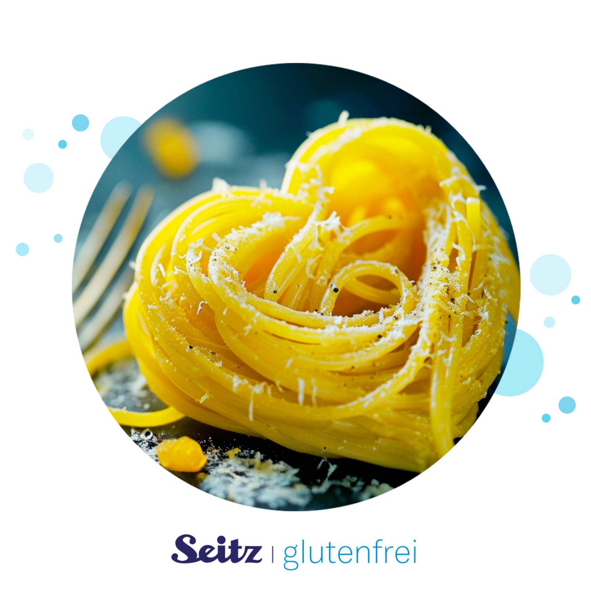Herzförmige Portion glutenfreier Spaghetti auf einem Teller Herzförmige Portion glutenfreier Spaghetti auf einem Teller